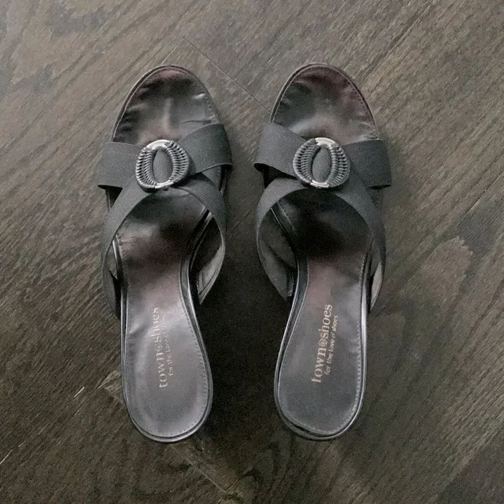 👡 Town Shoes Sandals